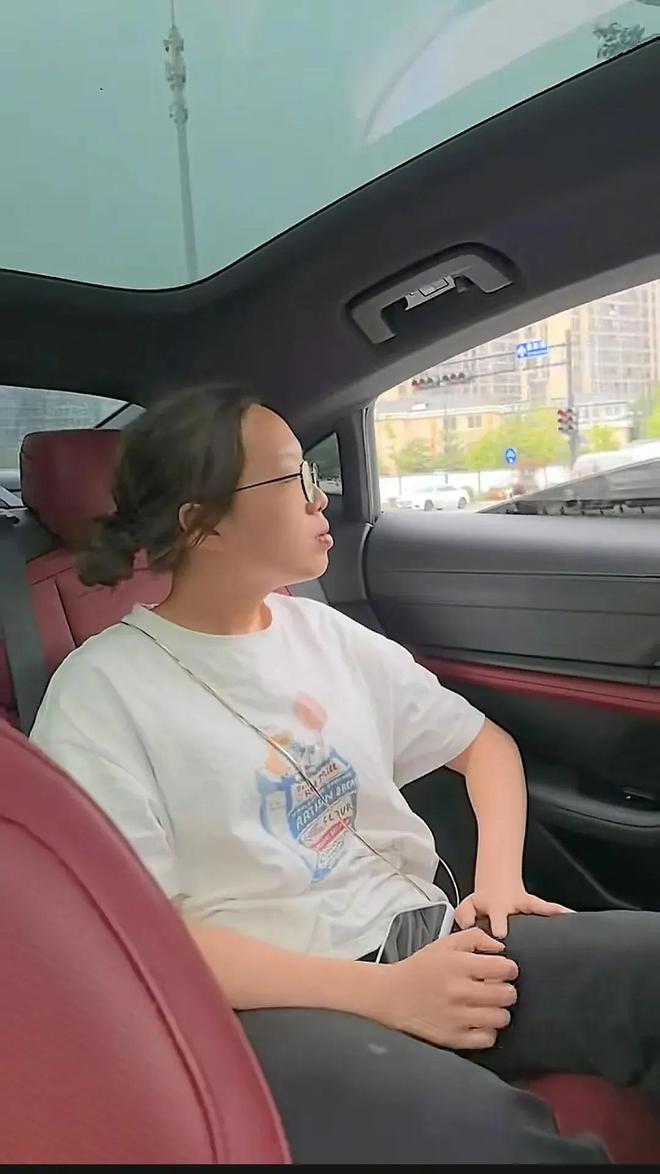 就不由自主的哭亏欠孩子们太多谢浩男妈妈又哭了提及到孩子们(图3)