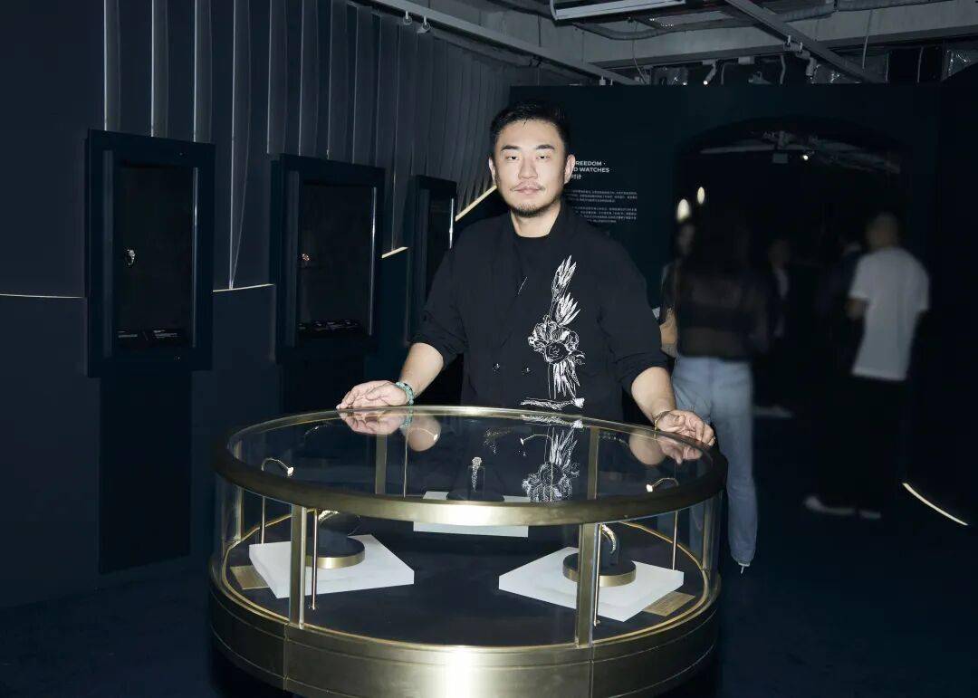 是为“她”而生。第一块腕表原来(图27)